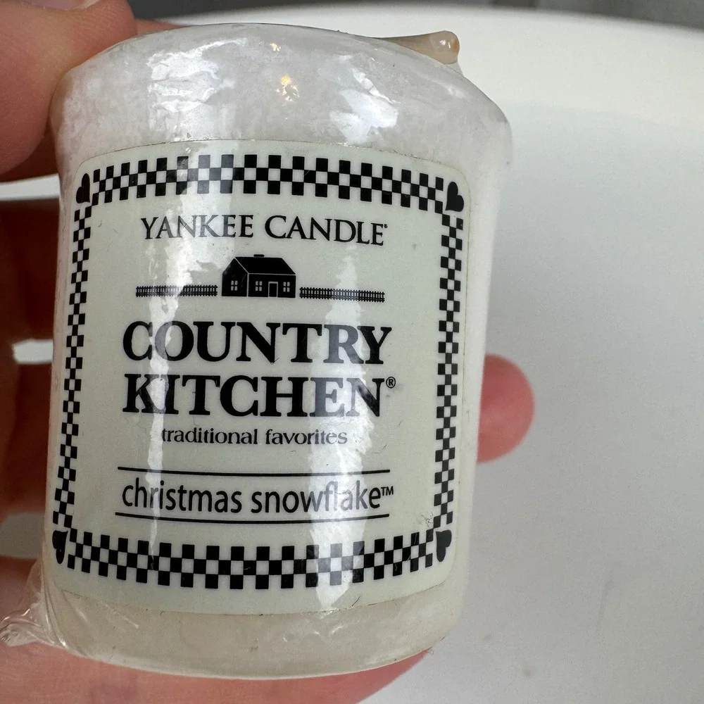 Yankee Candle Votive White NWT Christmas Snowflake Rare Retired Vintage Scent